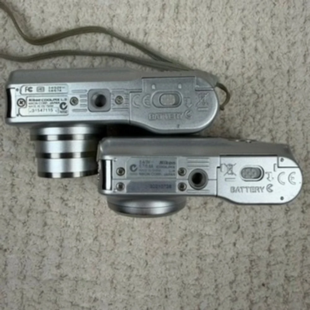 Nikon Coolpix L3 & L4 Digital Camera Bundle Silver Point and Shoot PARTS/REPAIR